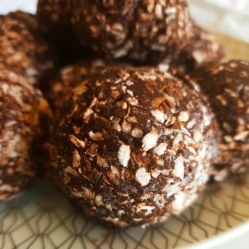 4 ingredient healthy chocolate balls