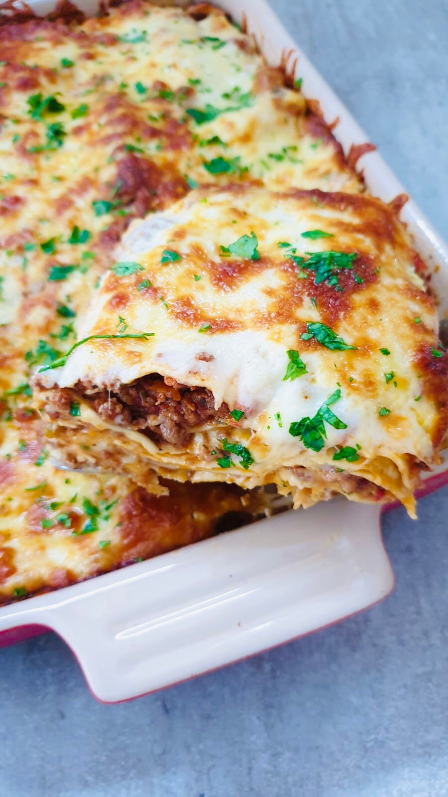 Lasagna Recipe With a Cheesy Sauce and Meat Filling