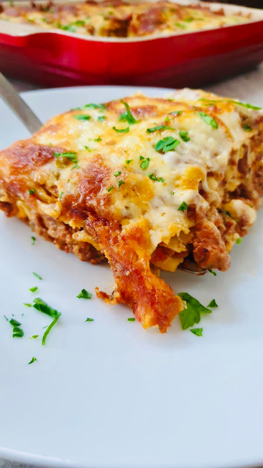 Lasagna Recipe With a Cheesy Sauce and Meat Filling
