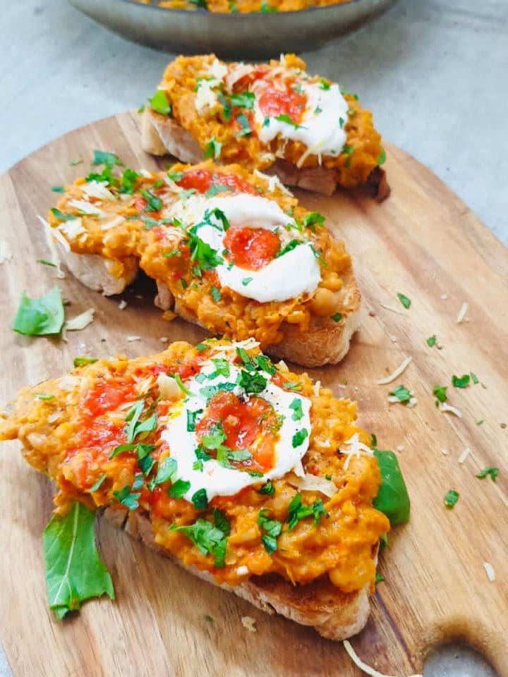 smashed chickpeas on toast