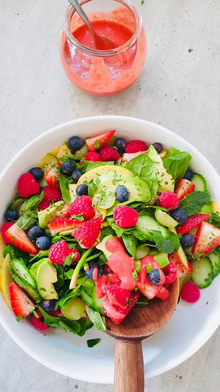 spinach and berry salad