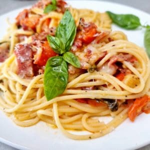 tomato bacon and spaghetti