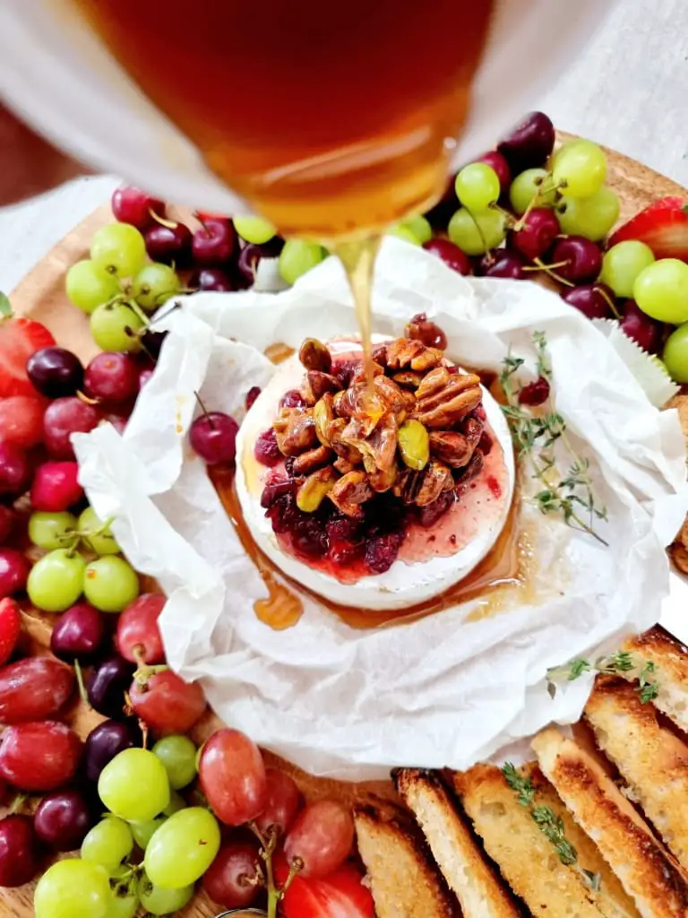 baked brie with honey and nuts