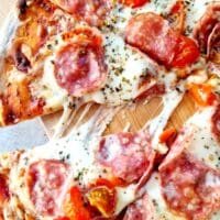 salami pizza