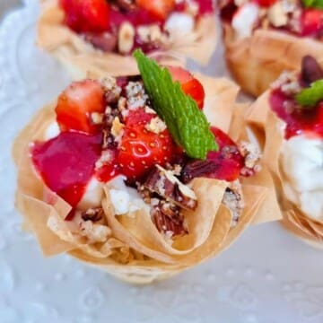 strawberry coulis tartlets