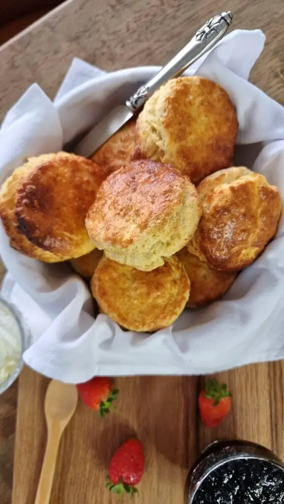 scones in basket with white cloth and butter knife. simple scones recipe