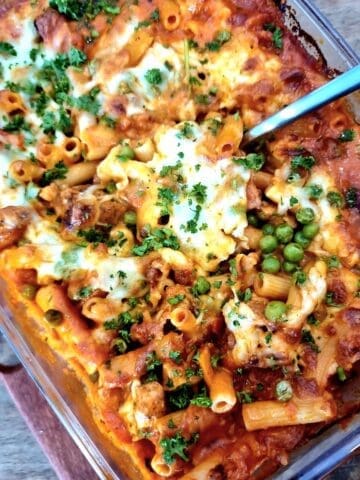 macaroni cheese and peas bake