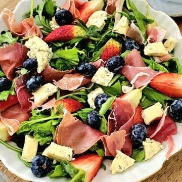 berries prosciutto and cheese salad