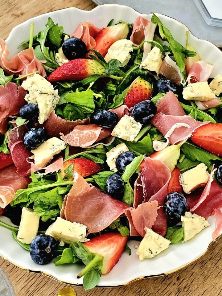 berries prosciutto and cheese salad