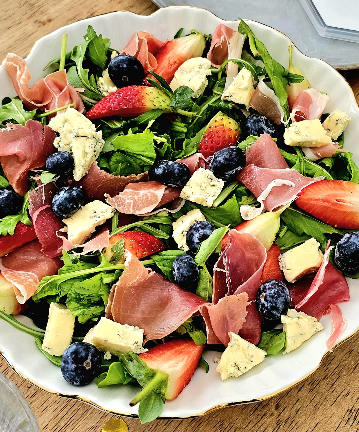 berries prosciutto and cheese salad