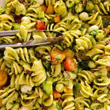 Mediterranean pasta salad with pesto