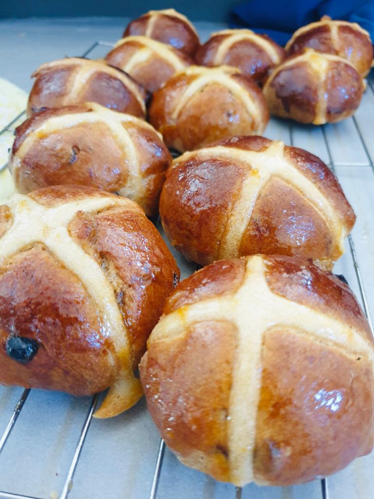 hot cross buns recipe easter lunch menu
