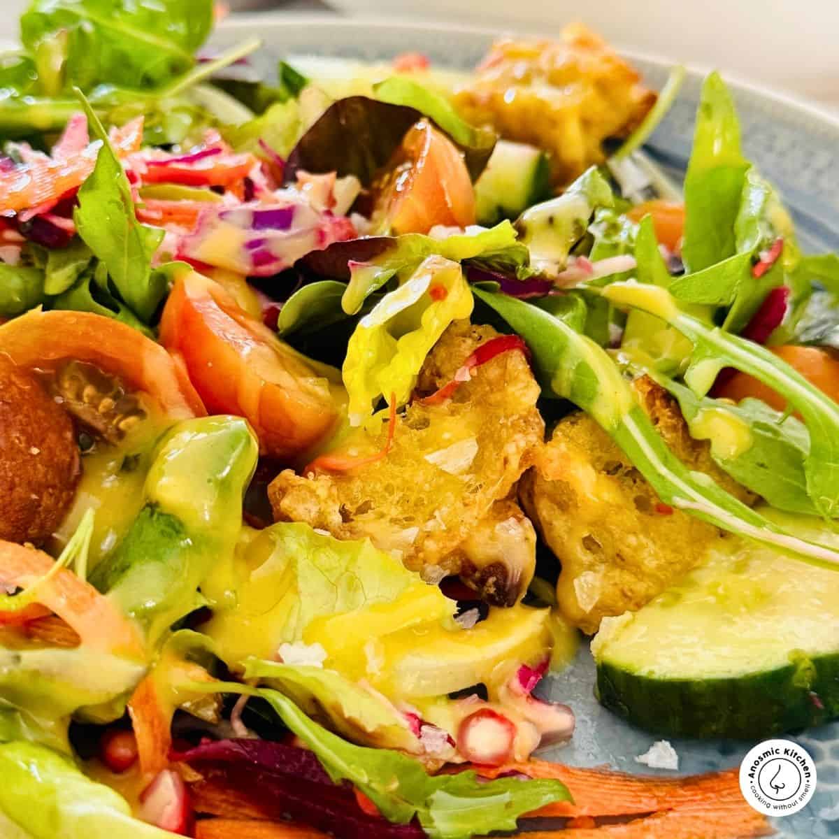 lettuce tomato cucumber salad with croutons