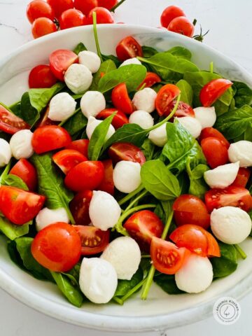 caprese spinach salad