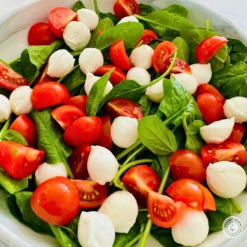 easy spinach caprese salad