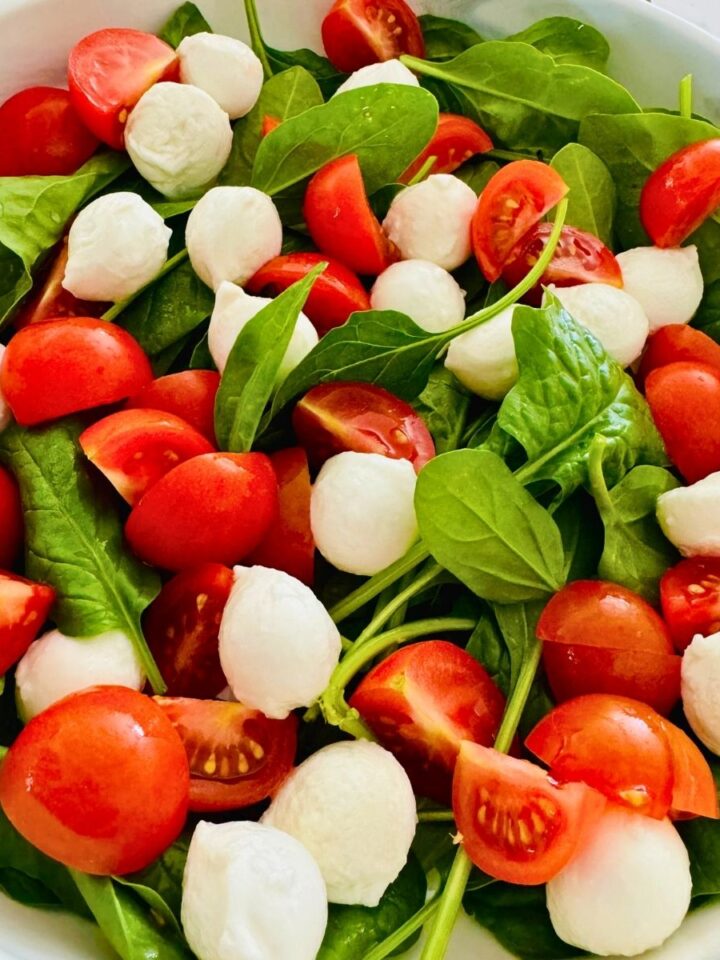 easy spinach caprese salad