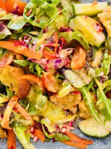 leafy green salad with croutons